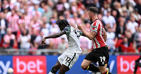 Trực tiếp Sheffield Utd vs Sunderland 1-2 (H2): Tuyệt phẩm phút bù giờ của Tom Watson