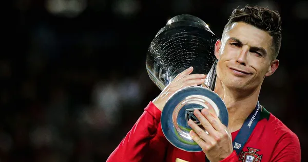 Vô địch ở tuổi 40, Ronaldo lại viết nên chương mới, với những kỷ lục mới