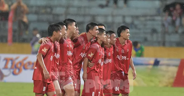 Văn Quyết lập cú đúp, giúp Việt Nam All Stars đánh bại các huyền thoại MU