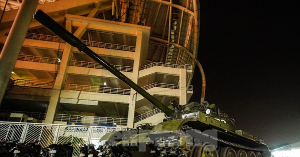 Hai xe tăng T-54 huyền thoại xuất hiện tại sân vận động Mỹ Đình