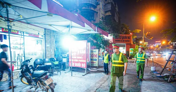 Xử lý hàng loạt biển hiệu lấn chiếm vỉa hè dọc đường Võ Chí Công