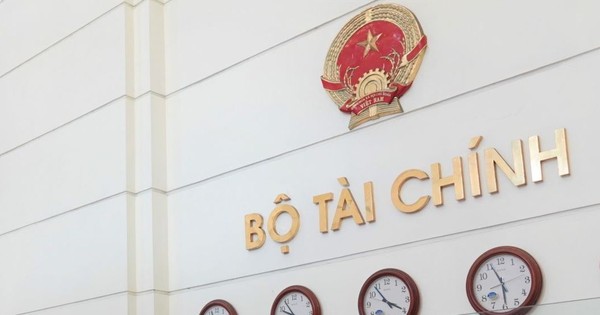 Khủng khiếp! Hơn 10.400 Cán Bộ Bộ Tài Chính Xin Về Hưu Non, Ngân Sách Phải Chi Hàng Ngàn Tỷ Đồng