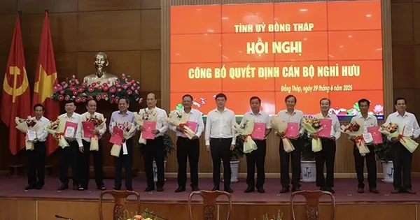 Đồng Tháp trao quyết định nghỉ hưu cho 39 cán bộ chủ chốt tỉnh