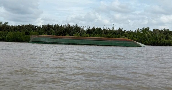 Sà lan chở 900 tấn đá lật, 1 thuyền viên mất tích