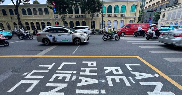 TPHCM có thêm vạch mắt võng, kẻ chữ nhường đường cho xe rẽ phải