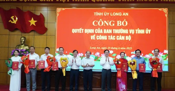 Tỉnh ủy Long An công bố nhiều quyết định về công tác cán bộ