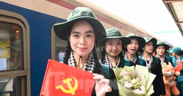 Nét đẹp nữ chiến sĩ sao vuông và du kích miền Nam trong nắng hạ Thủ đô