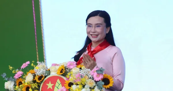 Tôn vinh 80 'Cánh én hồng' cống hiến bền bỉ vì thế hệ măng non