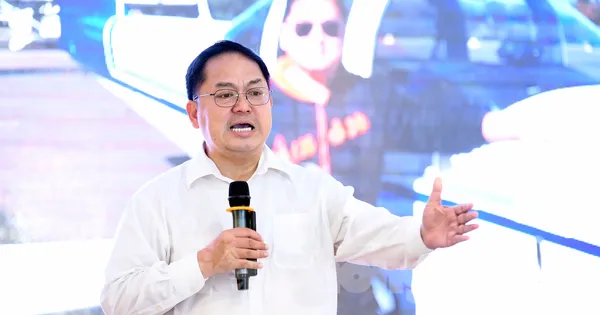 Ông Hoàng Nam Tiến cảnh báo sinh viên về 'ảo giác AI'