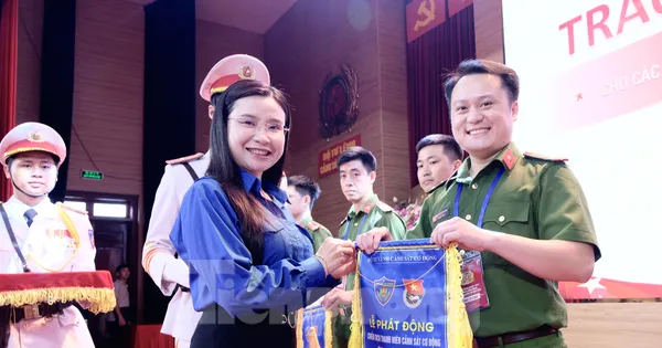 Tư lệnh Cảnh sát cơ động giao nhiệm vụ các chiến sĩ trẻ trong Chiến dịch Hè