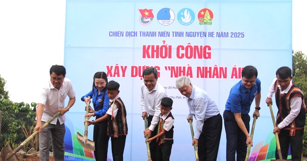 Khánh thành công trình bóng chuyền, sửa nhà rông, nhà văn hóa cộng đồng ở Gia Lai