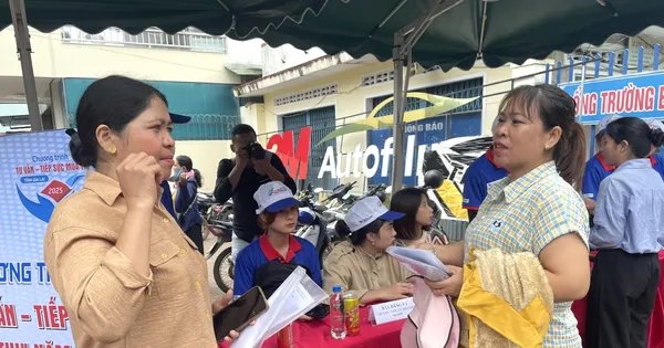 Nhiều giáo viên, cán bộ thôn thi tốt nghiệp THPT
