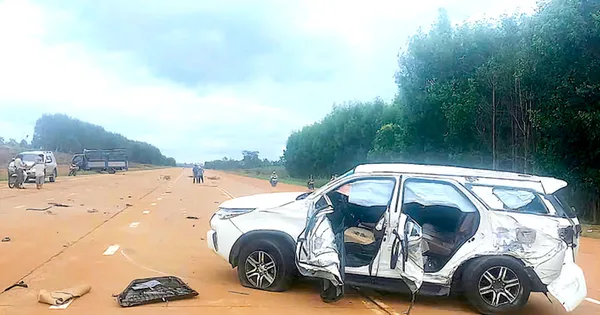 Va chạm kinh hoàng giữa xe tải và ô tô con, 4 người thương vong