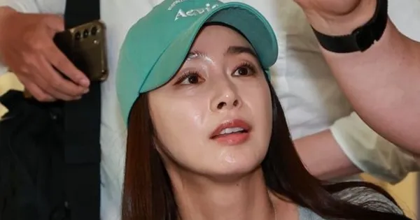 Kim Tae Hee gây tranh cãi
