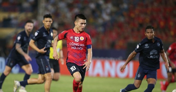 Quang Hải bức xúc với trọng tài sau trận thua ngược của CAHN