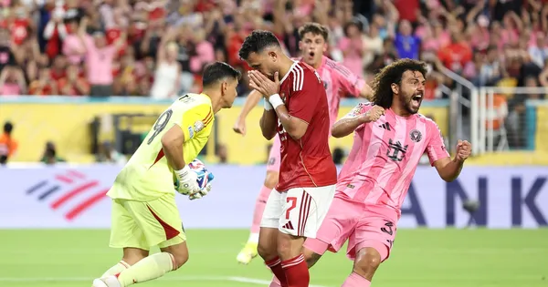 Đá hỏng phạt đền trước CLB của Messi, cầu thủ Ai Cập bị trừ gần 3 tháng lương