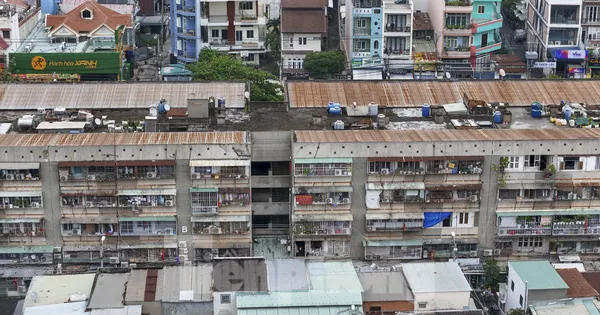 'Chuồng cọp' giăng tầng, khung sắt cố định 'bóp nghẹt' lối thoát ở chung cư TPHCM