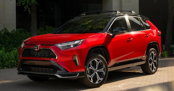 Xe hybrid của Toyota 'cháy hàng'