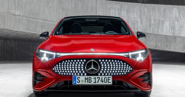 Xe điện mới của Mercedes-Benz gặp rắc rối về sạc