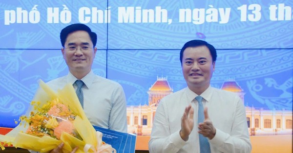 Bổ nhiệm, thăng cấp nhiều cán bộ chủ chốt tại 2 tỉnh, thành phía Nam