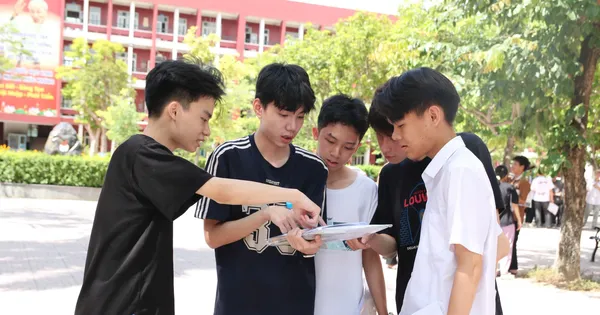 Hỏng xe giữa đường, thí sinh 'quẹo vào' điểm thi gần nhất và cái kết bất ngờ
