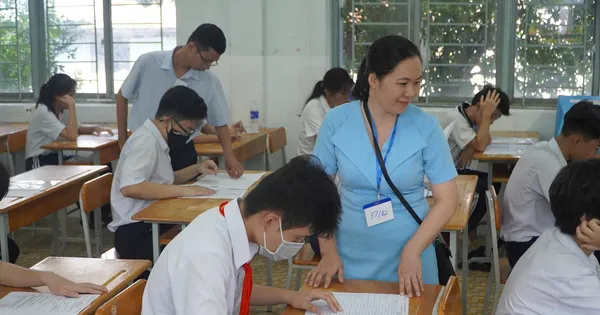 TPHCM muốn cấm học sinh sử dụng điện thoại trong trường