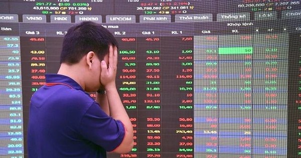 Lý do nhà đầu tư chứng khoán 'xả hàng' bằng mọi giá