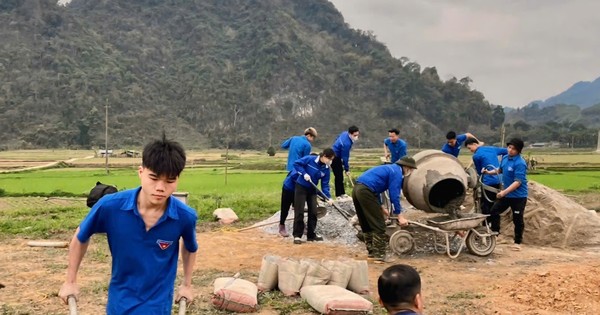 Chuyện xóa nhà tạm ở vùng cao - Bài 4: Áo xanh nhập cuộc
