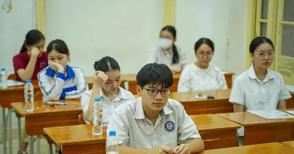 Không khống chế tỉ lệ học sinh vào lớp 10 công lập