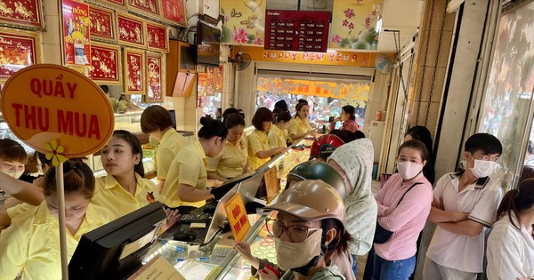 Giá vàng liên tục lập đỉnh: 'Đu' đỉnh hay chốt lời?