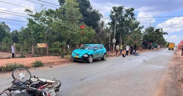 Taxi điện va chạm xe máy, một người tử vong