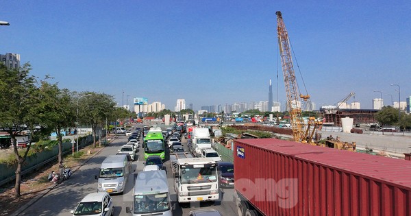 Cửa ngõ TPHCM ken cứng xe trong ngày đầu kỳ nghỉ giỗ Tổ