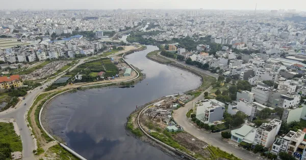 Thi công ì ạch, loạt nhà thầu dự án cải tạo tuyến kênh dài nhất TPHCM bị phạt