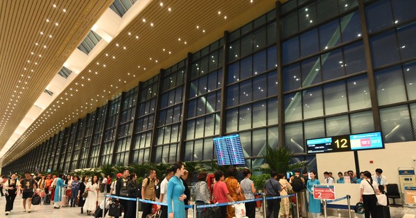 Ga T3 Tân Sơn Nhất đón 40 chuyến bay, gần 12.000 khách ngày khai trương