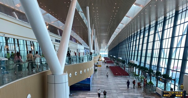 Nhà ga T3 sân bay Tân Sơn Nhất bị dột nước