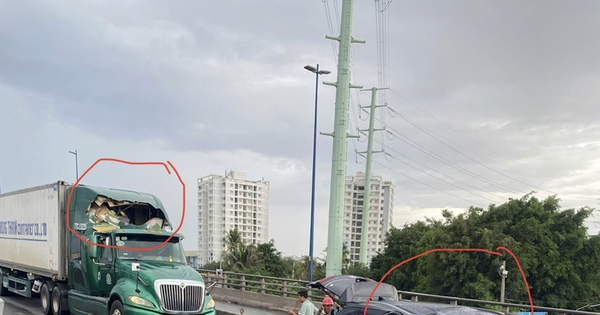 Nguyên nhân cần cẩu công trình ngã đè 2 ô tô ở TPHCM