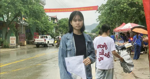 Nữ sinh Điện Biên gác nỗi đau mất cha vào phòng thi