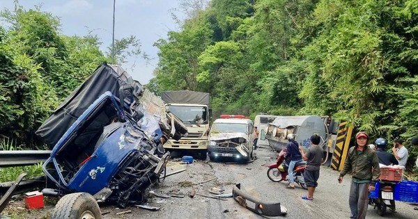 Kinh hãi cảnh xe bồn chở hóa chất va chạm liên hoàn trên đèo Bảo Lộc