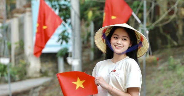 Nô nức check-in trên con đường cờ đẹp nhất Đà Lạt