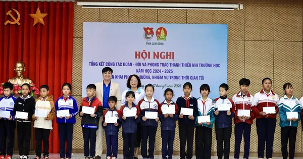 Trao học bổng Vừ A Dính cho 50 học sinh khó khăn ở Lâm Đồng