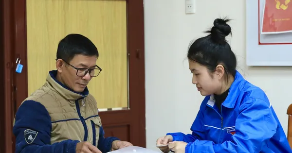 'Áo xanh' hỗ trợ chính quyền 2 cấp ở Lang Biang - Đà Lạt: 'Một ngày giúp trăm người vẫn thấy vui'