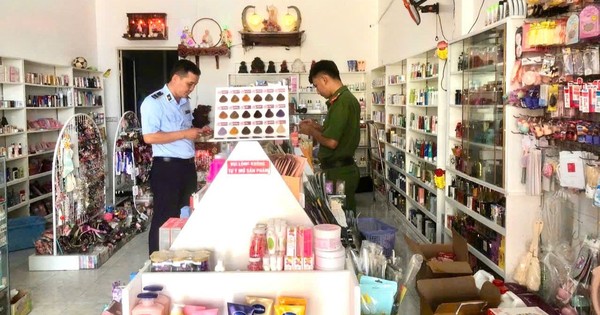 Đột kích kho mỹ phẩm 'khủng' chuyên bán online ở Cà Mau