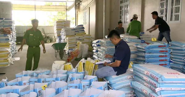 Phơi bày chiêu thức sản xuất hàng chục tấn thức ăn cho tôm giả