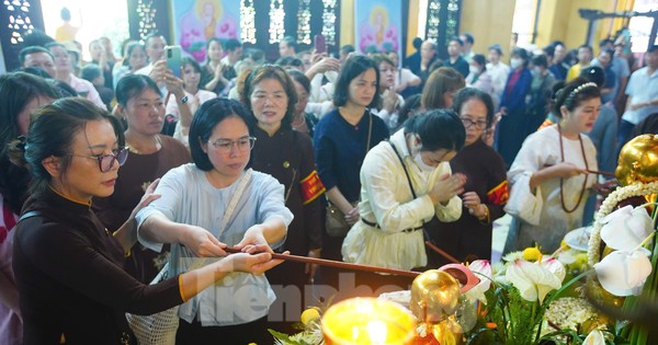 Hàng nghìn người đổ về chùa Quán Sứ trước ngày cung rước xá lợi Phật