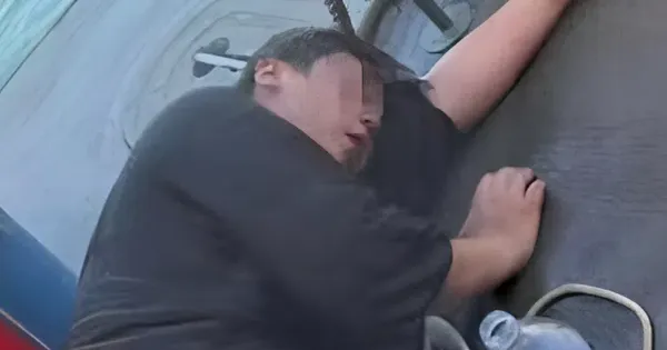 Nam ca sĩ Khương Đào rơi xuống biển