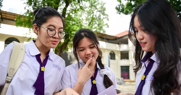 Du học 4 năm cũng vật vã với đề Tiếng Anh thi tốt nghiệp THPT