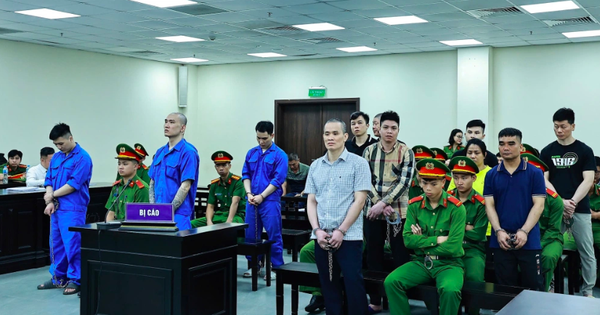 Hai cựu công an bảo kê cho bà trùm ma túy Hương ‘Mẩu’ hầu tòa