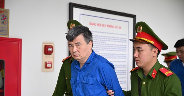 Gợi ý doanh nghiệp hối lộ để 'mua nhà to hơn', cựu vụ phó thuộc Bộ Công Thương lĩnh 11 năm tù