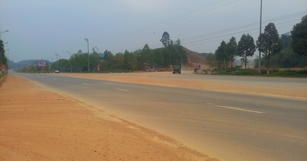 Thành phố Yên Bái tăng tốc các công trình xây dựng, đường mịt mù cát bụi, đất đá