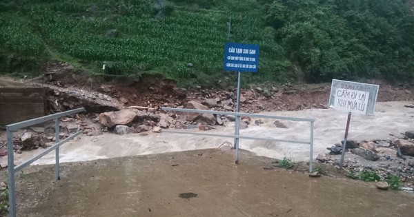 Mưa lớn làm trôi cầu tạm, sạt nhiều tuyến đường tại Lào Cai